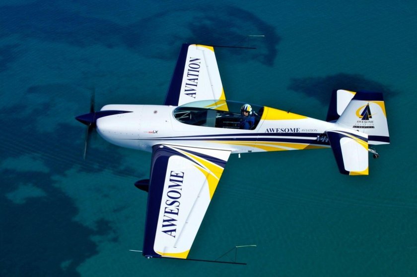 Extra 330 LX самолет