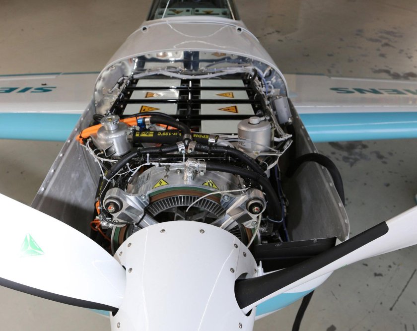 Extra 330le двигатель