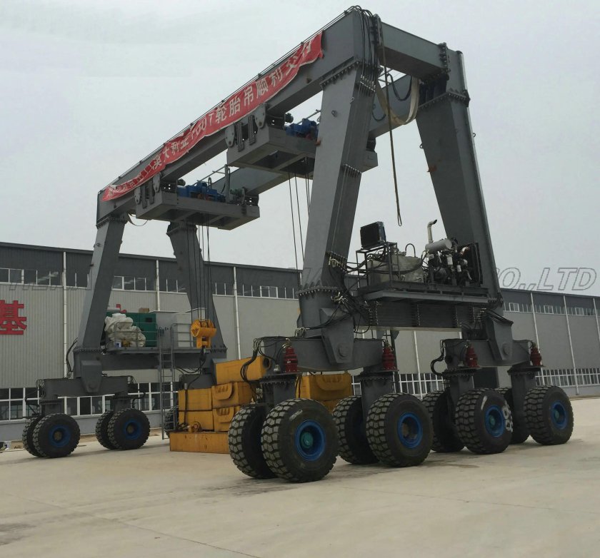 Козловой контейнерный перегружатель на пневмоходу 45 т