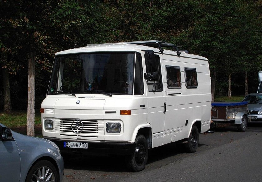 Мерседес Бенц 407д