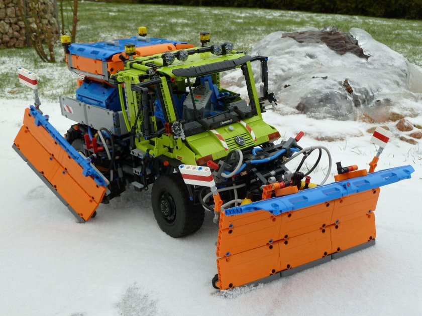 LEGO Mercedes Unimog