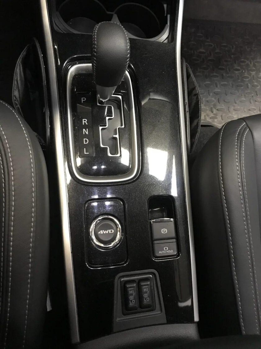 Кнопка спорт на Mitsubishi Outlander 3