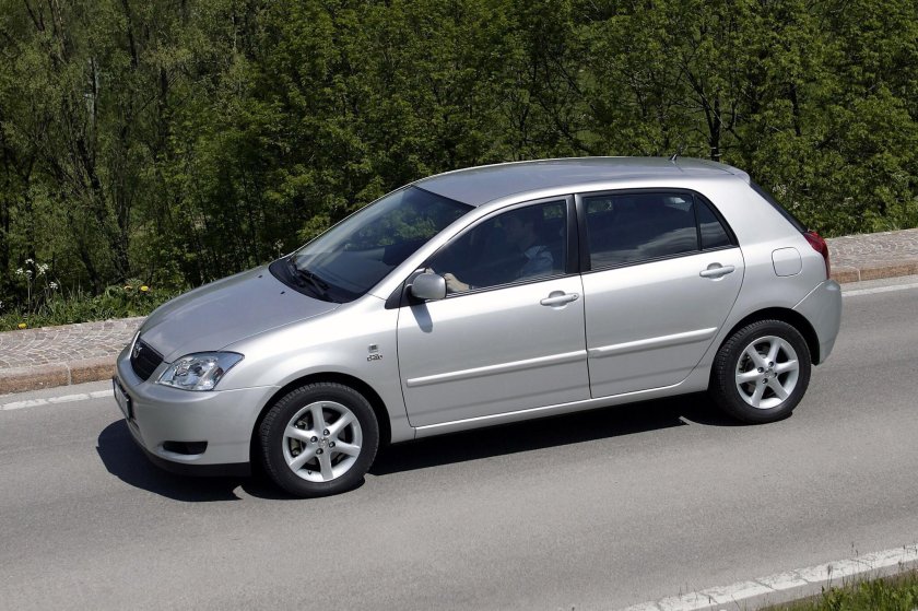 Toyota Corolla 2006 хэтчбек