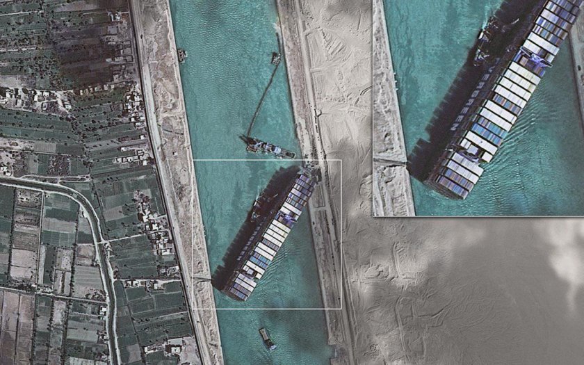 Сухогруз перегородил Суэцкий канал