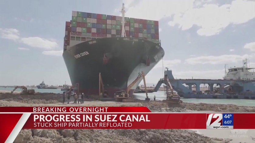 Контейнеровоз перекрыл Суэцкий канал