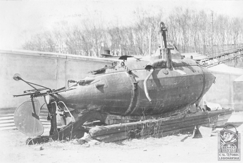 Полуподводный катер Боткина