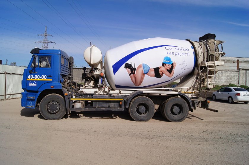 Автобетоносмеситель с рекламой