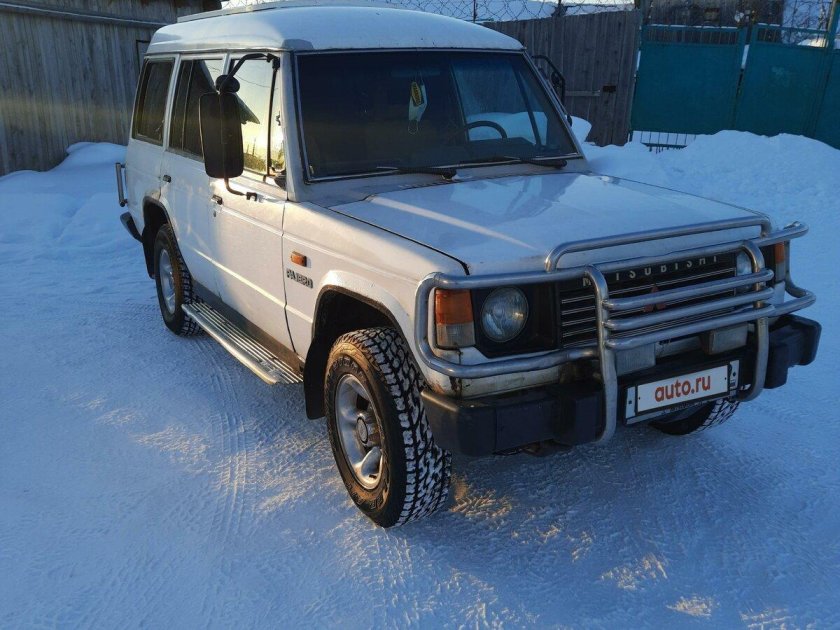 Паджеро 1 с высокой крышей и белым салоном