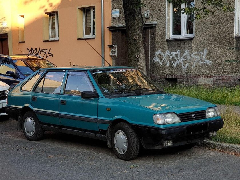 Автомобиль FSO Polonez