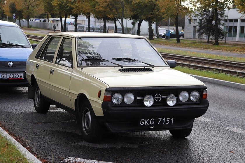 Полонез автомобиль