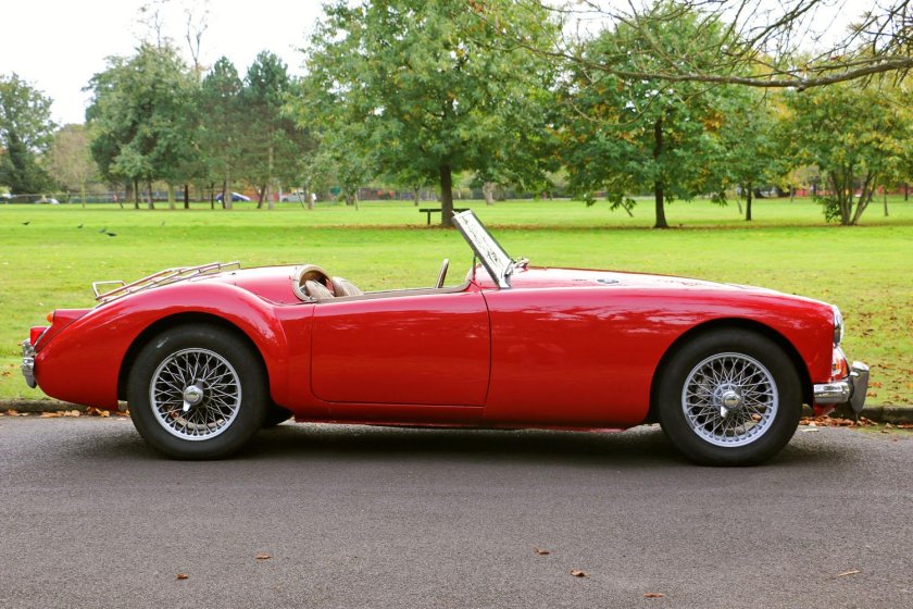 MG Roadster 1960 темно вишневый