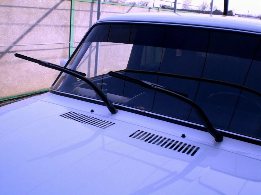 Бескаркасные дворники на ВАЗ 2106