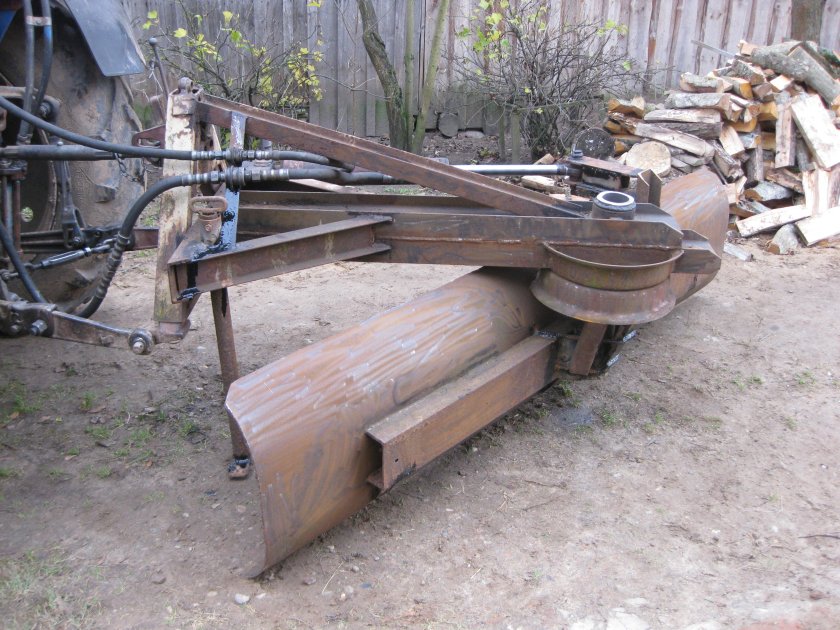 Грейдер на МТЗ 82 навесной