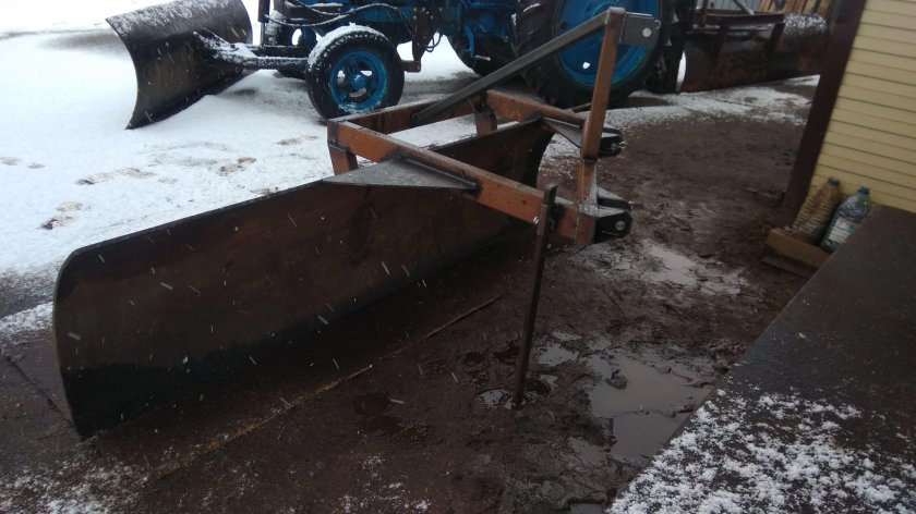 ЮМЗ ал-6 отвал