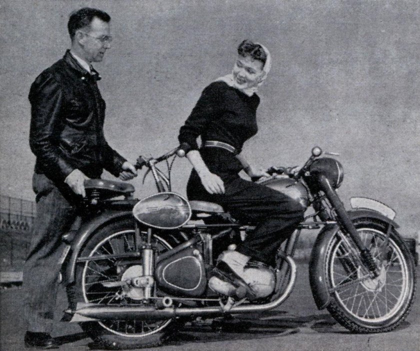 Учебный мотоцикл с двумя рулями