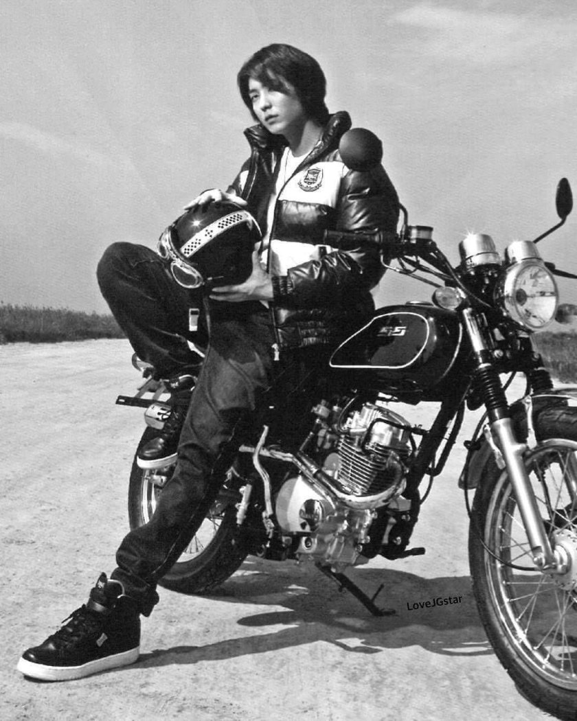 Ли Джун ги мотоцикл