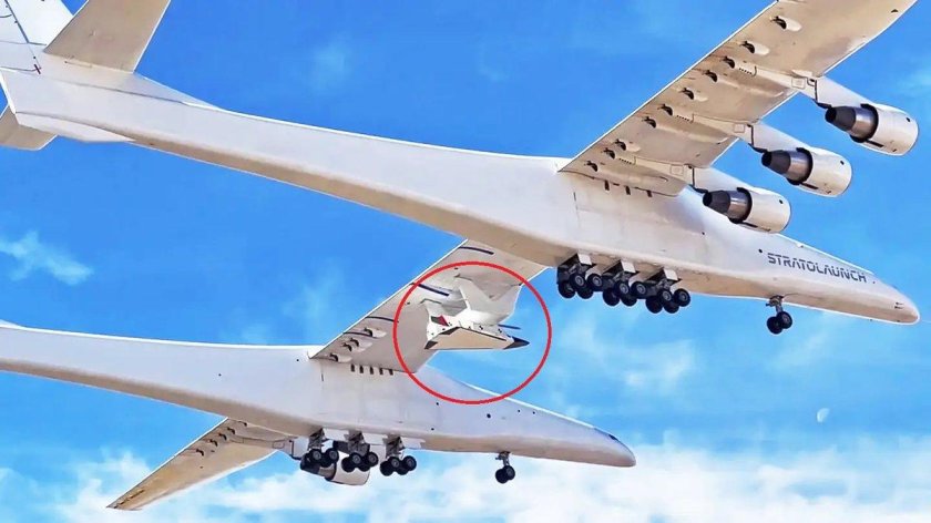 Двухфюзеляжный самолет Stratolaunch