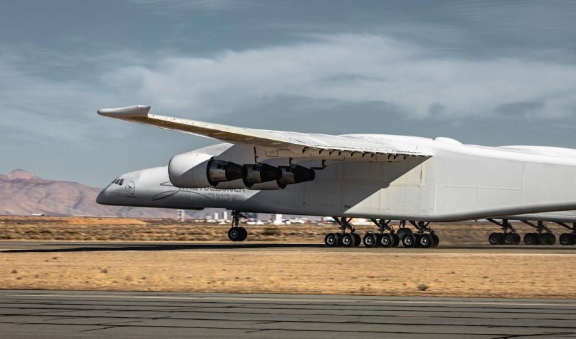 Двухфюзеляжный самолет Stratolaunch