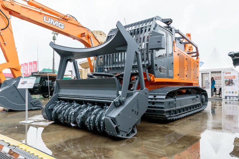 Экскаватор UMG 300