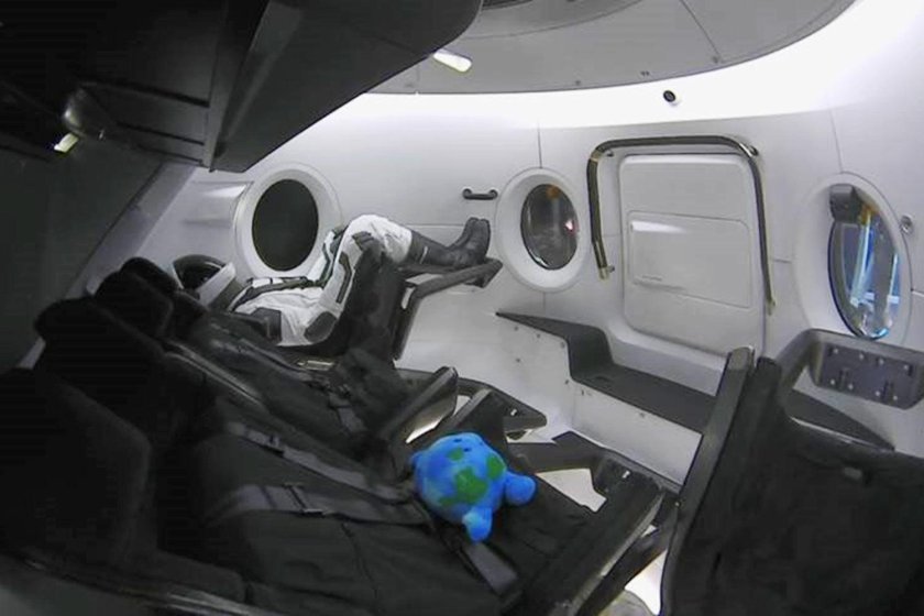 SPACEX Dragon 2 внутри
