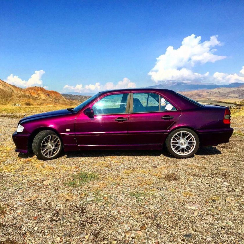 Мерседес 202 красный