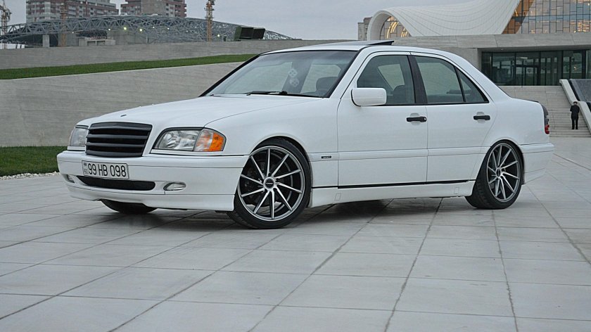 Mercedes Benz c class w202
