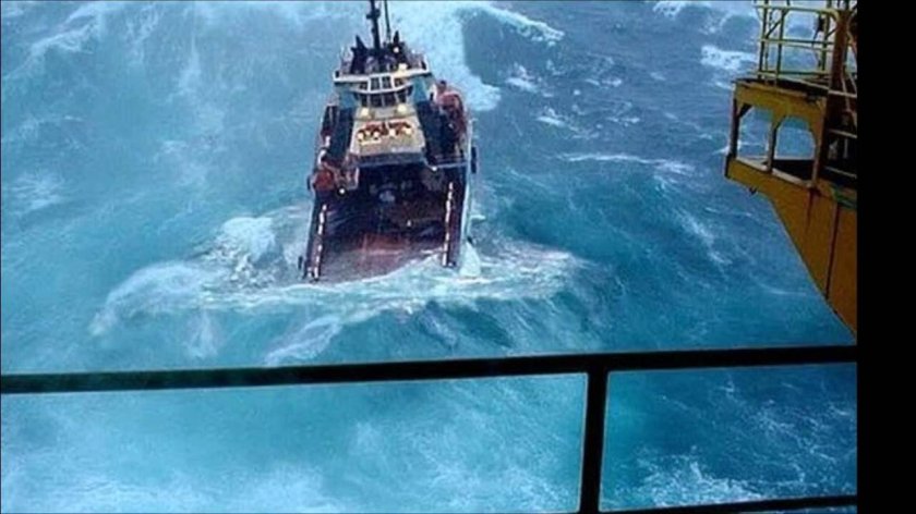 Корабль в шторм