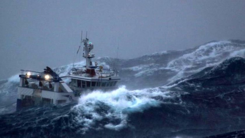 Баренцево море корабли шторм