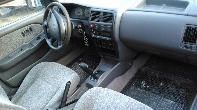 Nissan Pulsar n15 салон