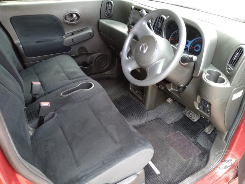 Nissan Cube 2002 салон