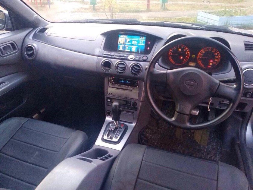 Nissan Avenir салон