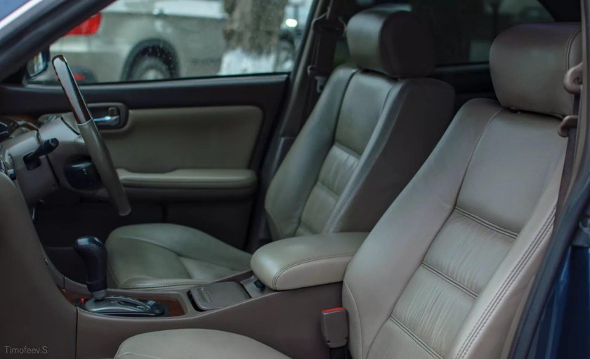 Кожаный салон Ниссан Лаурель 35