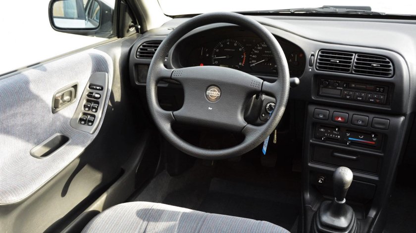 Nissan Sunny n14 салон