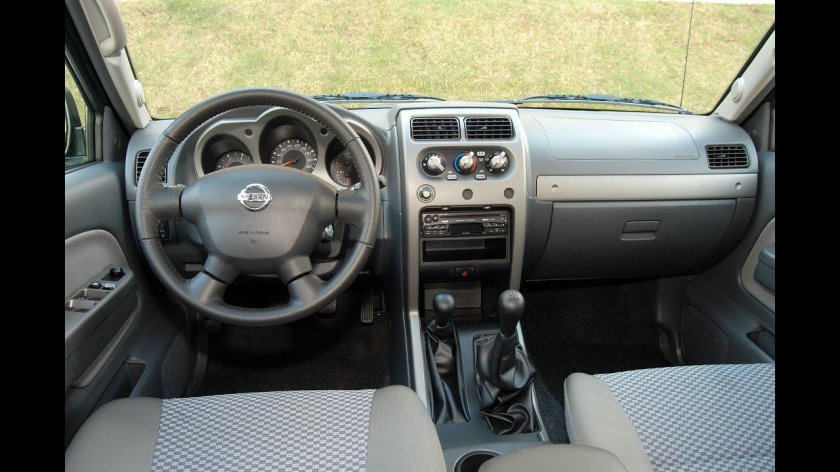 Nissan Frontier 2005–2007 салон