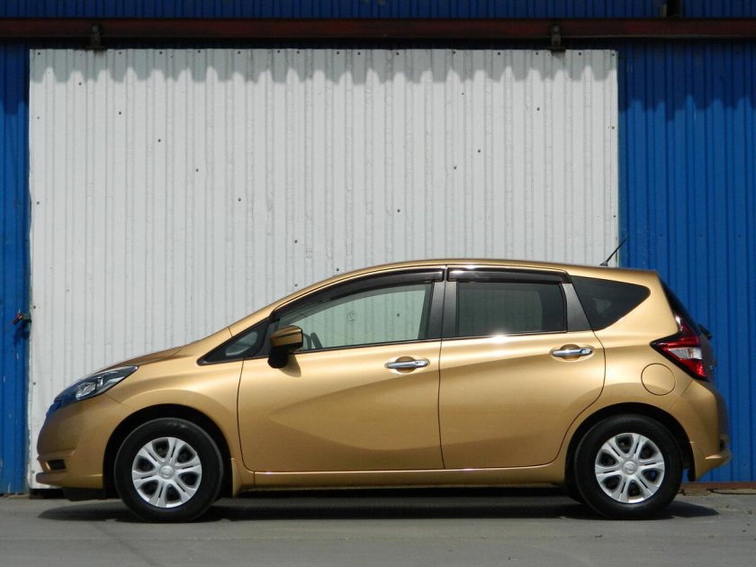 Ниссан ноут золотистый