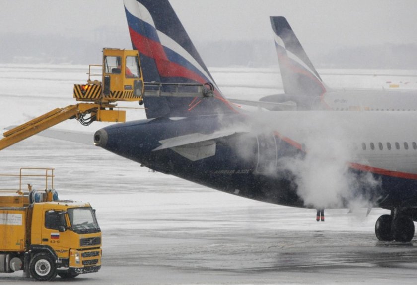 Противообледенительная обработка самолета Шереметьево