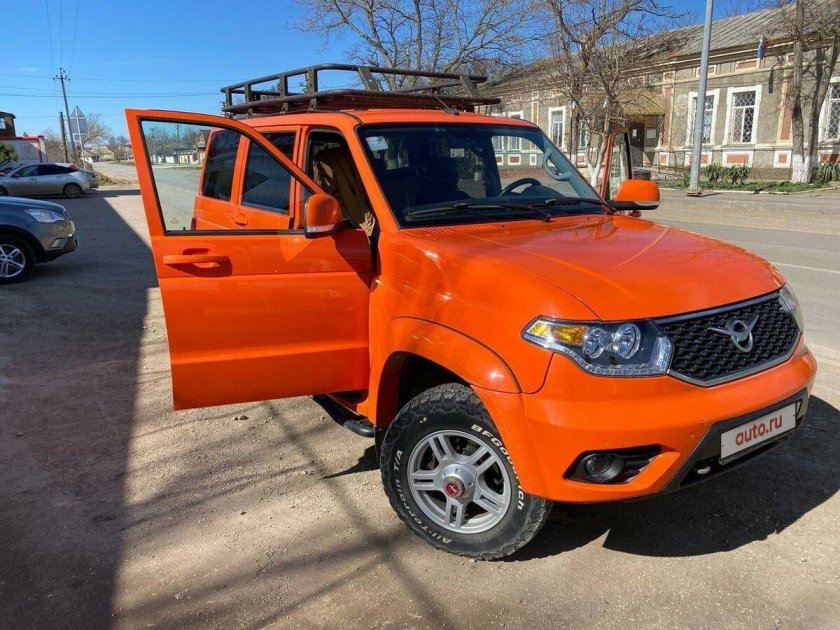 УАЗ Патриот оранжевый