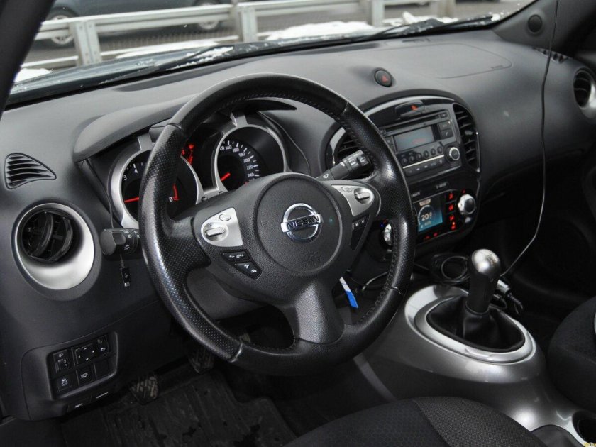 Nissan Juke 2011 салон