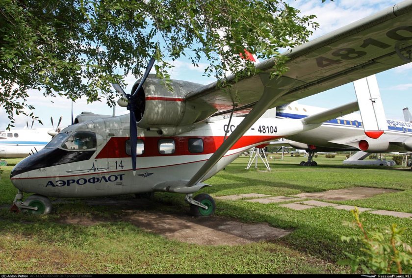 Самолёт АН-14 пчёлка