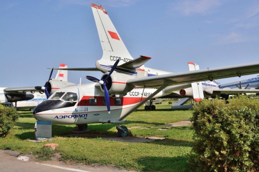 Самолёт АН-14 пчёлка