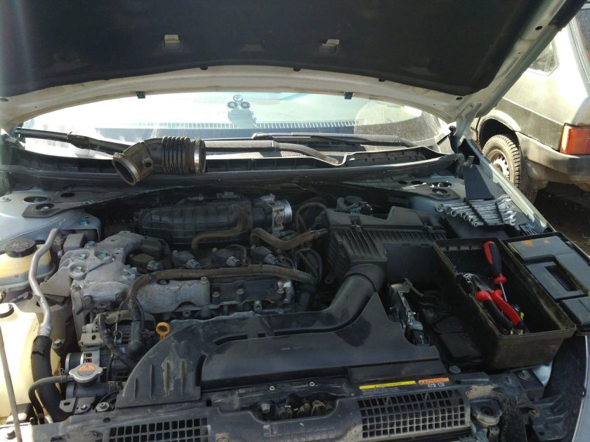 Nissan Teana моторный отсек