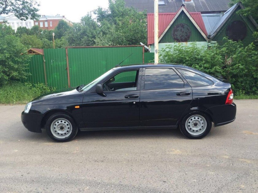 Приора 2 хэтчбек черная