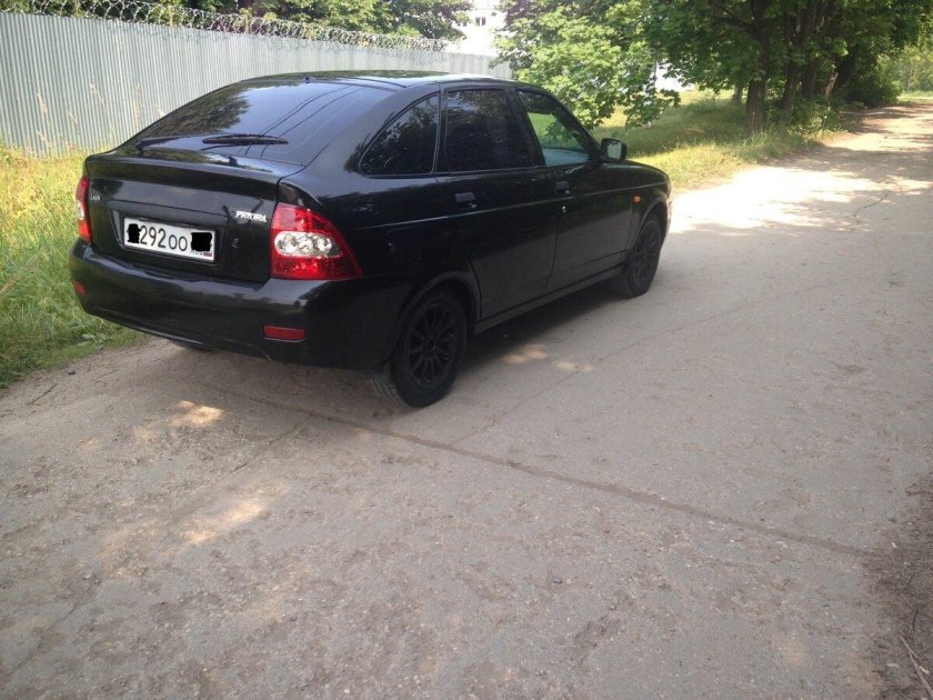 Лада Приора 2 хэтчбек черная