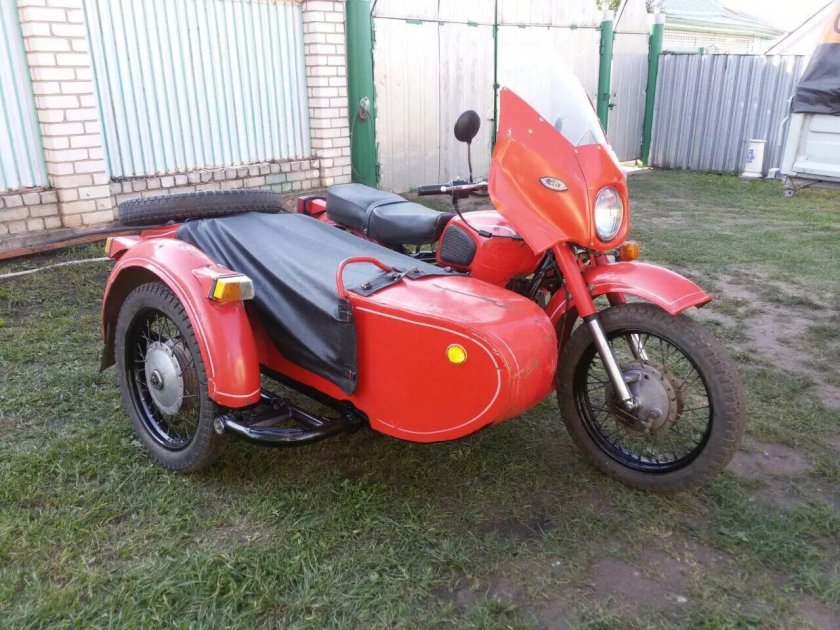 Мотоцикл Урал с людкой