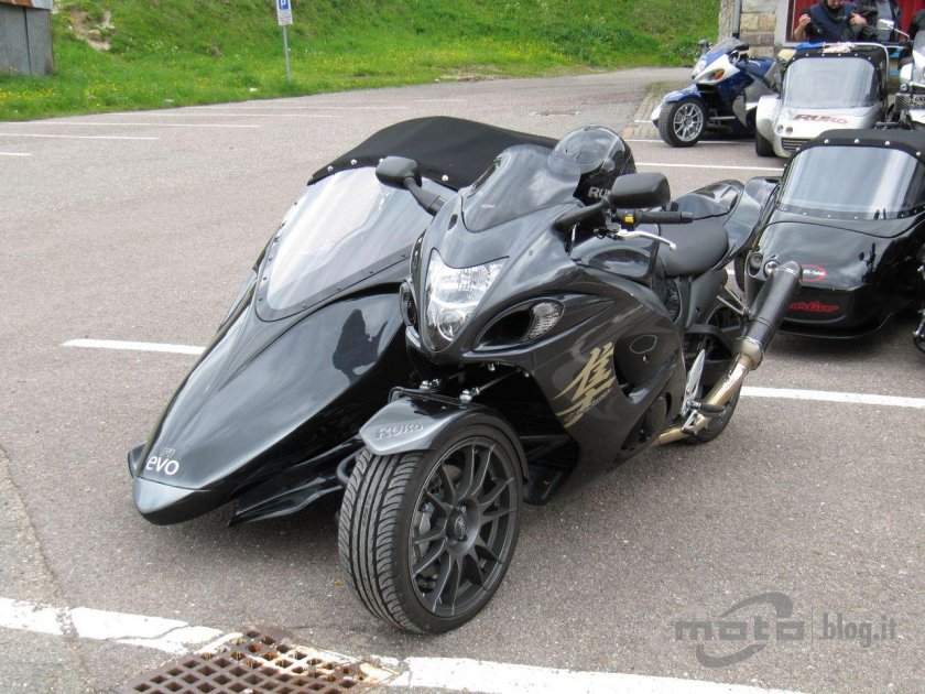 Suzuki Hayabusa с коляской