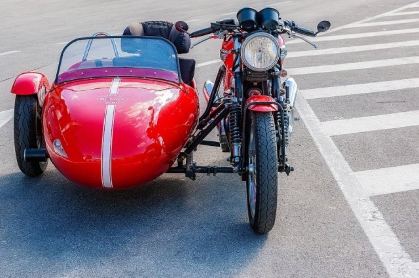 Мотоцикл с коляской Sidecar
