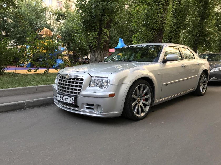 Chrysler 300c srt8