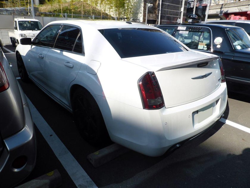 Крайслер 300с 2020 сзади