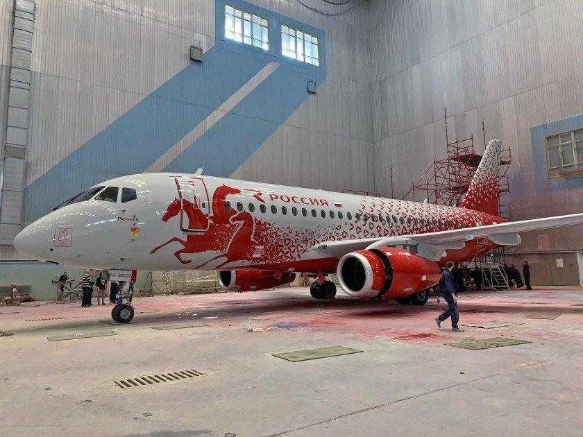 Самолёт Суперджет 100 Россия