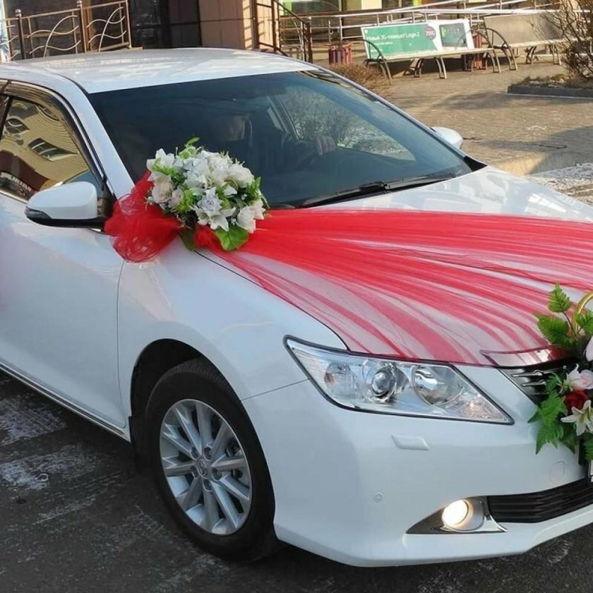 Украшение свадебного автомобиля